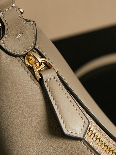 フェンディバッグ着用イメージ